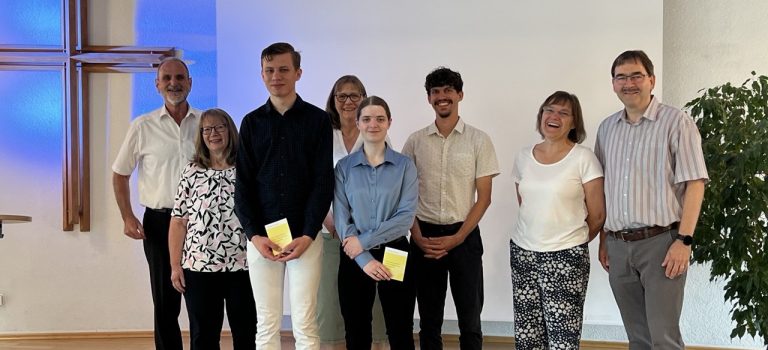 Mitgliederaufnahme Familie Beck und Gemeindeleitung